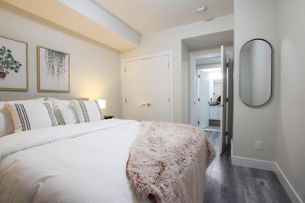 Executive Bsmt Suite, King Bed, 5 Min To Dt & Whyte Ave, Sleeps 6! Edmonton